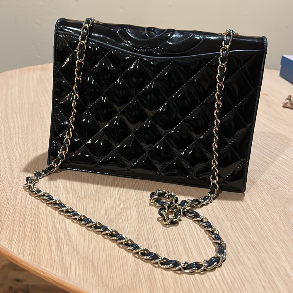 Vintage Chanel Black Quilted Patent leather Round top CC Flap Bag 1215c45